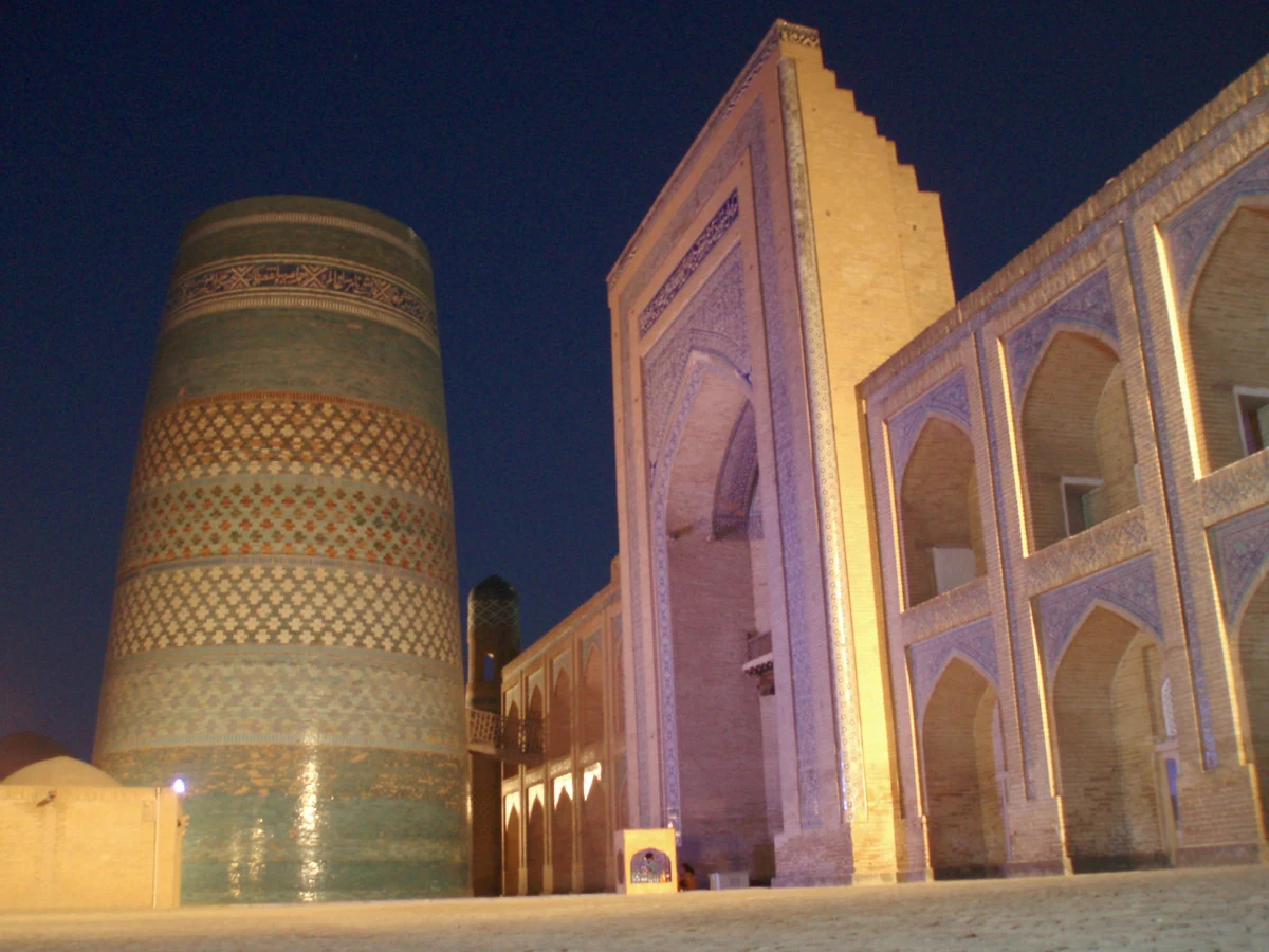 Kalta Minor at night